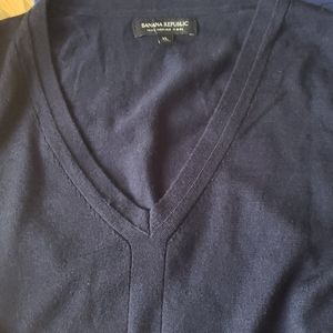 V-neck long sleeve sweater